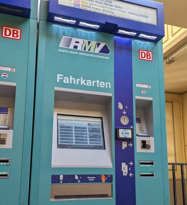 Mehr über den Artikel erfahren Keine Angst vorm Fahrkartenautomaten! Ausflug mit den RMV-Mobi-Partnern